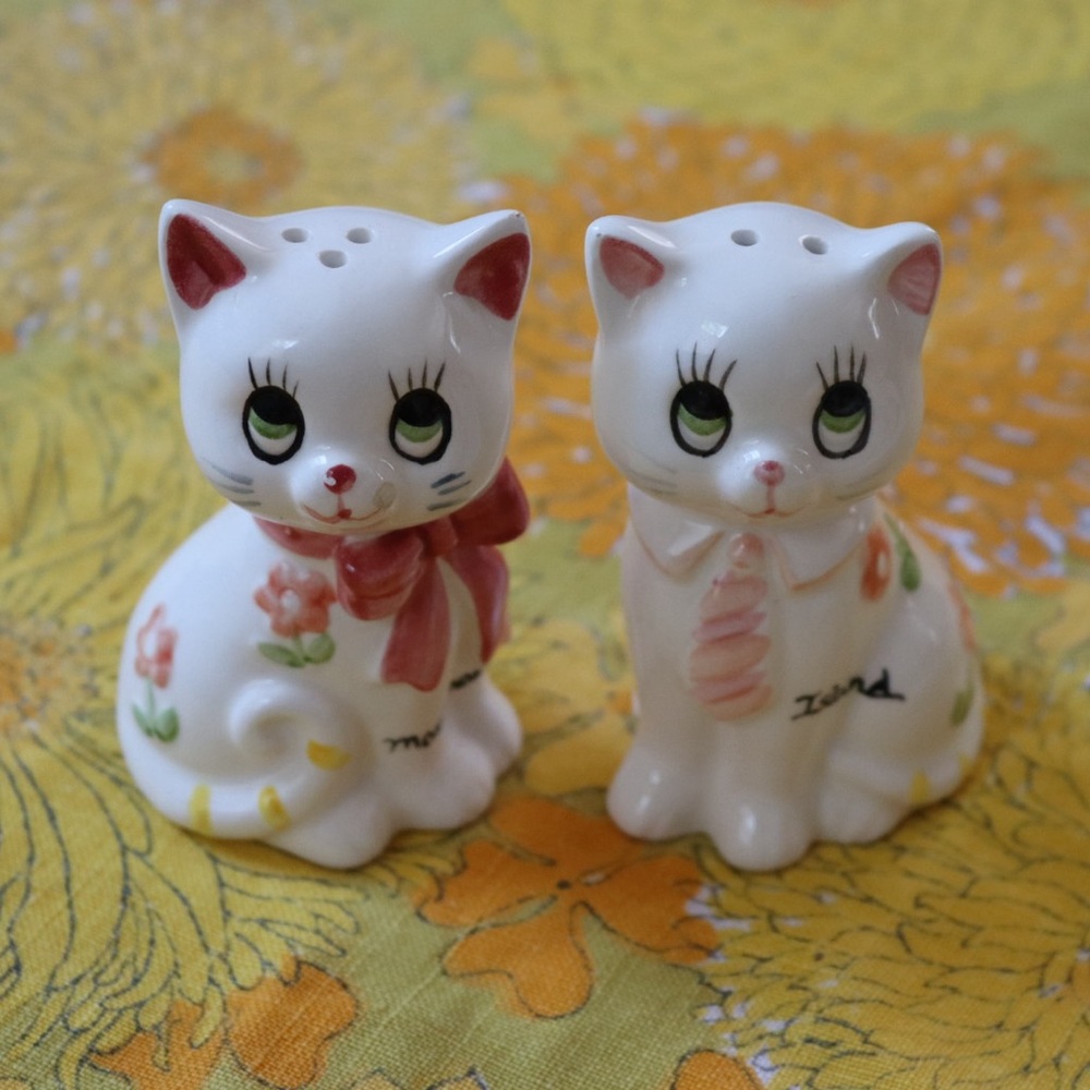 VTG Ceramic Cat Salt & Pepper Shakers